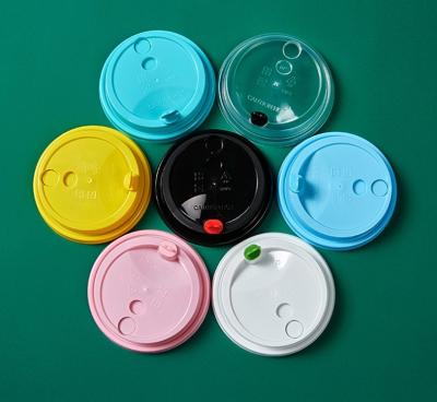 China Non Puddle PP Injection Cup Heart Plastic Lids Hard Plastic Injection Lids For Bubble Tea Milk Tea Coffee for sale