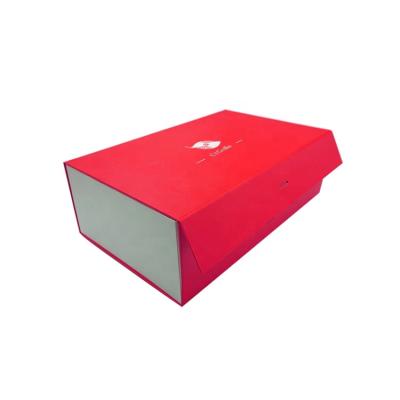 China recyclable & Handmade Flat Magnet Closure Custom Gift Box Cardboard Package Custom Gift Box For Clothing for sale