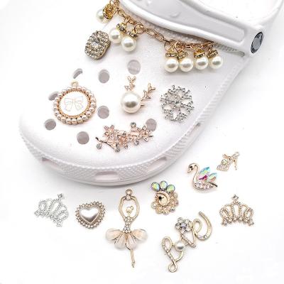 China Crystal Stone Charm Sandals Flowers washable slips slippers garden shoes rhinestone accessories for clogs charms for sale