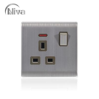 China Stainless Steel Faceplate Wholesales Factory 86*86mm British Standard Stainless Steel Faceplate 13A Flat 3 Pin Socket Switched Socket With Indicator Neon for sale