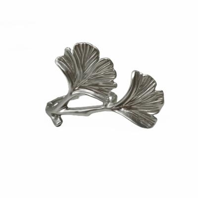 China Wholesale and stock viable silver metal napkin rings ginkgo napkin ring napkin holder for table decoration for sale