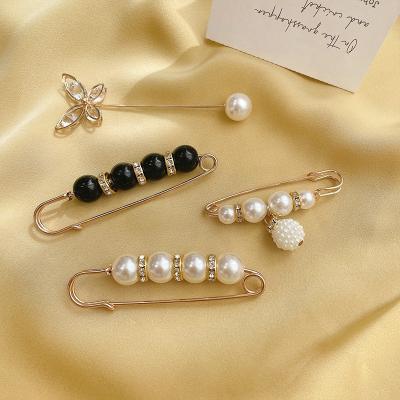 China Viable Custom Waist Belt Pin Pearls Crystal Gold Brooch Safty Tight Pin DIY Accessories for sale