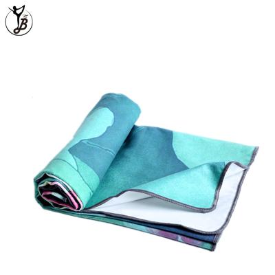 China Waterproof Eco Friendly Custom Printed Non Slip Absorbent Dinner Microfiber Suede Yoga Towel for sale