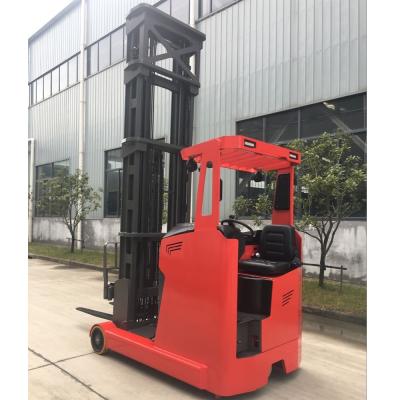 China Hotels 1.5 Ton 2ton Position Reach Truck 4 Way Electric Four Way Reach Stacker Forklift Te koop