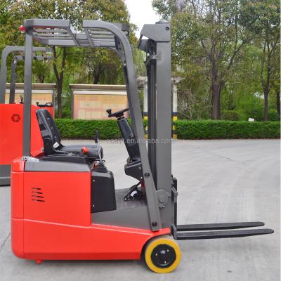 Cina Hotels Electric Power 3 Wheel Lifting Equipment Battery Operated Small Electric Forklift in vendita