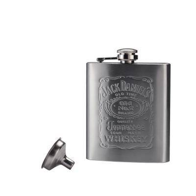 China Stainless Steel Hip Flask 7oz/8oz Pouch Engraved Jack Daniels Whiskey Metal Stainless Steel Liquor Hip Flask Set for sale