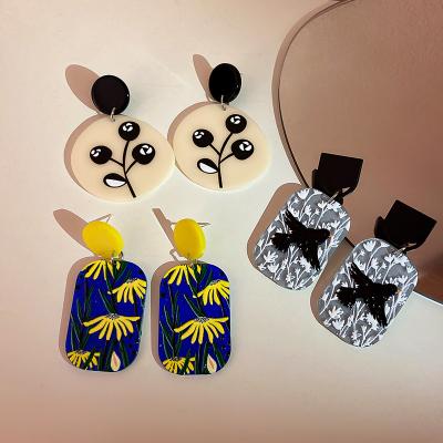 China 2022 New Fashion Creative Sunflower Bird Drop Acrylic Earrings For Women Jewelry for sale