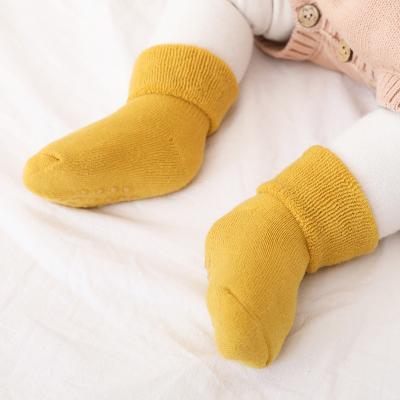 China Factory Direct Sales Antibacterial Cotton Non Slip Newborn Baby Bumps Terry Thickening Breathable Solid Color Baby Socks for sale