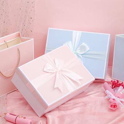 China Recycled Materials OEM Design Custom Printing Silver Hot Stamping Gift Box Packaging With Ribbon Custom Candy Packaging Boxes for sale