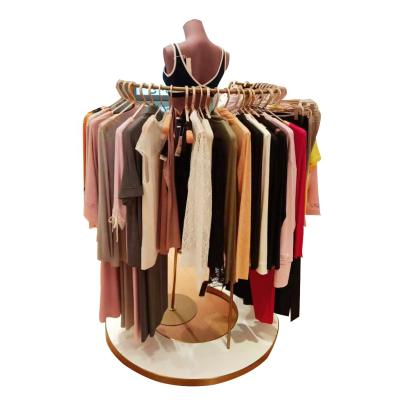 China Wholesale Metal Furniture North America Style Retail Clothing Store Display Racks Modern Hanging Clothing Store Decoration for sale