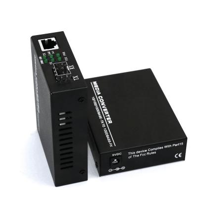 China FTTH Fiber Media Converter Gigabit SM 1310Nm/1550Nm 10/100/1000M 20Km SC Fiber Optic Media Converter for sale