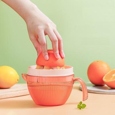 China Car Multifunctional Vegetable & Fruits Tools small portable hand press blender cup plastic mini manual orange Juicer cup for sale