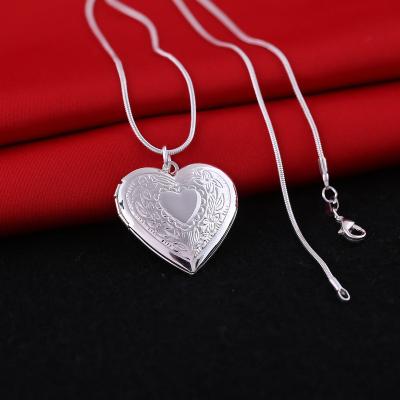 China CLASSIC Personalized Stainless Steel Plated Silver Simple Love Peach Heart Necklace for sale