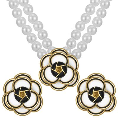 China Necklace and Earring Set New Design 2022 Flower Created Pearl Necklace and Earring Set Fashion Women Jewelry Set for sale