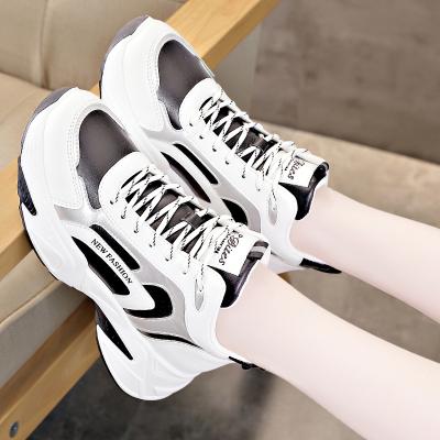 China 2021 Winter Fashion Trend Hot Selling New Women's Cheap Flat Sports Shoes Non-slip Wearable Comfortable Ladies Sneakers for sale