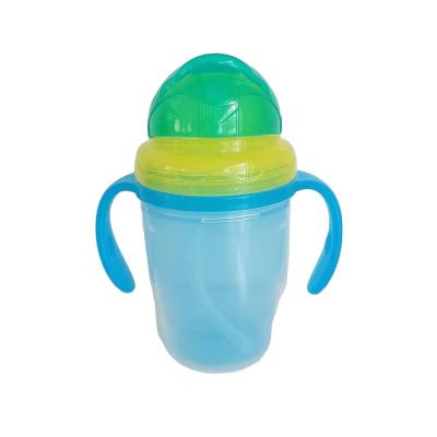 China Viable Baby Water Bottle With Water Straw Cup Cover Baby Milk With Handle Safety Baby Training Drink Water Thermos Plastic Cup for sale