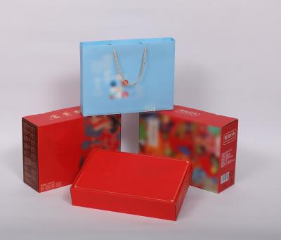 China Recyclable Oem Popular White Card Paper Gift Packaging Boxes Chinese New Year Wedding Magnetic Closure Gift Box for sale