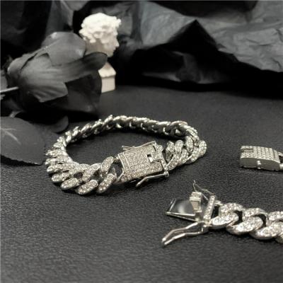 China Wholesale Hiphop Miami CZ Moissanite Bracelet Ice Out Outlet Link Chain Hip Hop Mens 18k Gold Plated Diamond Cuban Link Chain Silver for sale