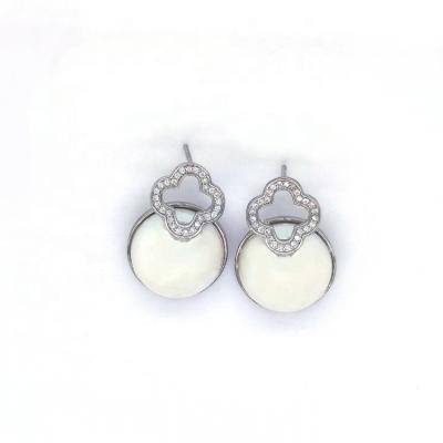 China CLASSIC Simple Silver Design Pink Shell Pearls S925 Earrings Shape Sterling Stud Earring for sale