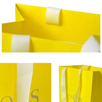 China High Quality Recycled Materials OEM Recycled Cardboard Paper Custom Gift Bag With Handle For Shopping Bag With Own Logo Design Printing for sale