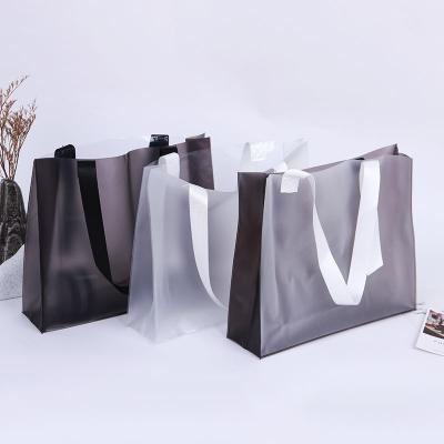 China Large Tote Bags Beach Tote Bags Transparent Color Jelly Recyclable Women Handbag Lady Fashion Clear PVC Shopping Bag Custom Logo for sale