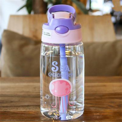 China Sustainable Manufacturing Cheap Price 480ml Cartoon Baby Feeding Mugs Kids Cups With Straws Leakproof Water Bottles for sale