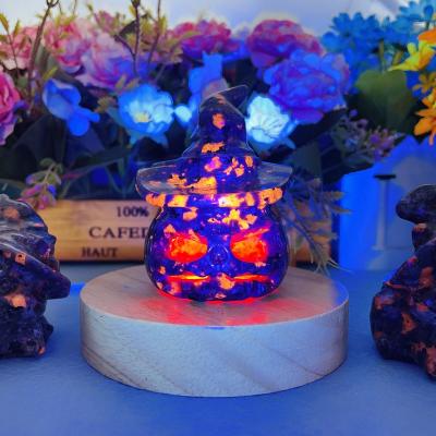 China Wholesale Natural Europe Halloween Pumpkin Head Yooperlite Pumpkin Crystal Monster Carving Pumpkin Lamp for sale