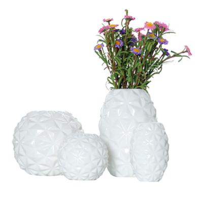 China Nordic Decoration High Temperature Fired (1300 Degree) Flower Vase Home Decoration Plastic White Ceramic Basket Flower Pot Vase For Florero Diamond Vas for sale