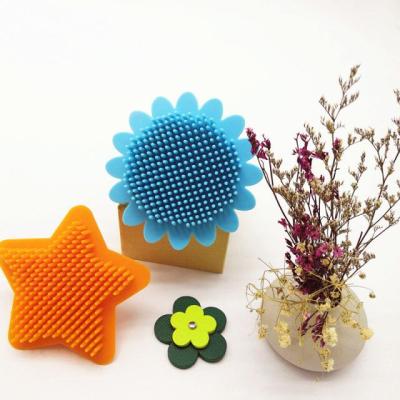 China EXFOLIATE Sunflower Exfoliating Silicone Body Scrubber Bath Bodies Loofah Silicone Soft Body Cleaning Brush for sale