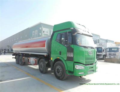 Chine Camions de transport de carburant de FAW J6 pour le pétrole brut/lubrifier la livraison 28000L -30000L d'Oi à vendre