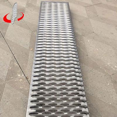 China Plain Weave Aluminum Hexagon Pegboard Perforated Metal Sheet for sale