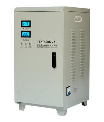 Chine Stabilisateur automatique 5kva, C.A. de tension de série de TND 3 précision du régulateur de tension de phase haute 220v à vendre