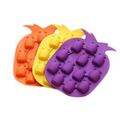 China New Design Sustainable Pineapple Shape Cake Mold Silicone Bakeware Pineapple Ice Cube Baking Tray for sale