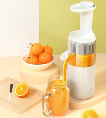 China Portable USB Juicer Extractor Kitchen Juicer Food Machine Easy Handling Filling Blender for sale