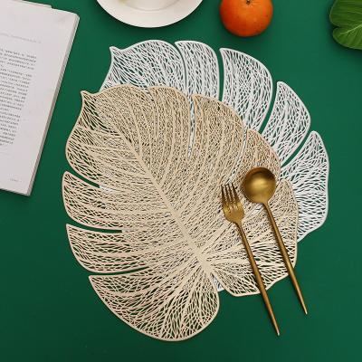 China Luxurious gold PVC foil stocked plastic place mat for wedding dinner table decoration for sale