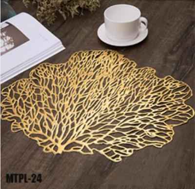 China Home Decoration Gold Dinner Stocked Plastic Metallic Place Mat In Leaf Design for sale