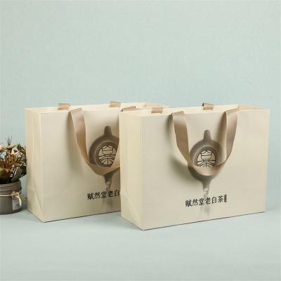 Chine Le cadeau de papier fait sur commande recyclable de Bestyle met en sac le sac de papier de thé d'achats avec la poignée à vendre