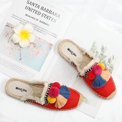 China CUSHIONING Fashion Tassel Sneakers Ladies Summer Retro Flat Comfortable Slippers Non-Slip Casual One-Term Slippers for sale