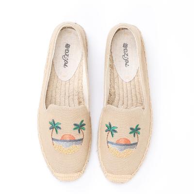 China Anti-odor Color Yarn Embroidery Women Canvas Sneakers Thick Bottom Shoes for sale