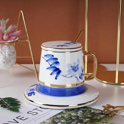 China Viable Blue And White Handpainting Mug Gift Set Porcelain Tea Cup With Ceramic Cover Teacup for sale