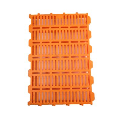 China Animal Husbandry Equipment Pigs Flooring Easy Assembled Plastic Hog Leakage Mats Farrowing Crate Flooring Graters For Pigs for sale