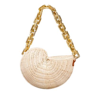 China 2022 Fashion Handwoven Beach Bag Rattan Shoulder Bag Bulky Chain Handle Bag Wicker Wholesales for Women for sale