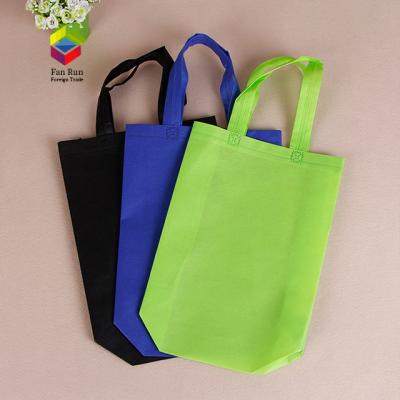 China Promotional Printed Safety PP Nonwoven Packaging Shopping Bag Wholesale / Printable Reusable Nonwoven Shopping Bags With Logo for sale