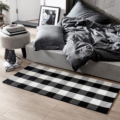 China Modern Black And White Checkered Home Plaid Mat Outdoor Rug for sale