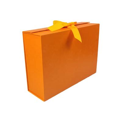 China Custom Materials Color Print Folding Gift Box With Recycled Ribbon And Magnetic For Scarf Package for sale