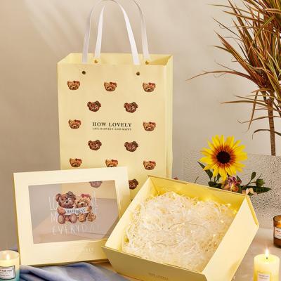 China Recyclable Hot New Product Custom Printing Cartoon Illustration Bear Gift Bag Box Set for sale