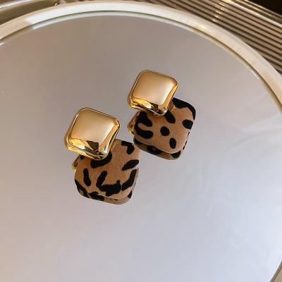 China 2022 Fashionable New Year's Promotional Gift Simple Geometric Lady's Earrings 2022 YER50231 for sale