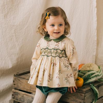 China Handmade Floral Dress Peter Pan Collar Baby Smoking Cotton Smocked Vintage Toddler Girls Breathable Smocked Dresses Kids Dresses for sale