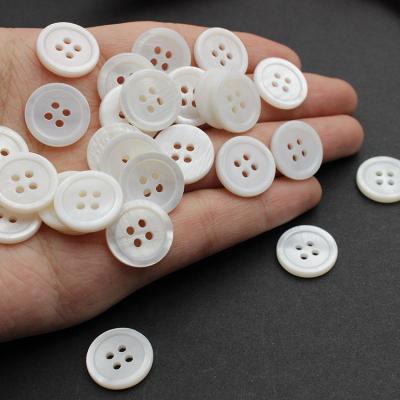 China Wholesale Good Quality Size Fancy River Shell Round 4 Multi Hole No Resin Natural White Shell Button Viable Factory For Clothes for sale