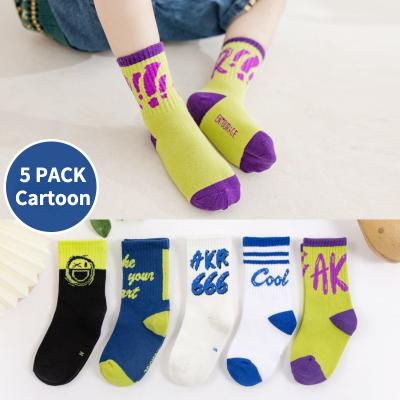 China Autumn Korean New Fashion Letters QUICK DRY striped kids sports stocking best breathable student kids socks for sale